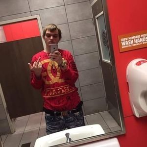 Meet your Posher, Dakota